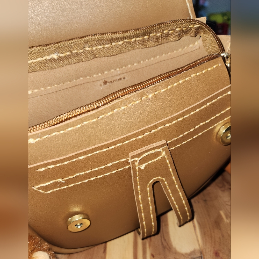 Saddleback Bag - Picture 12 of 15